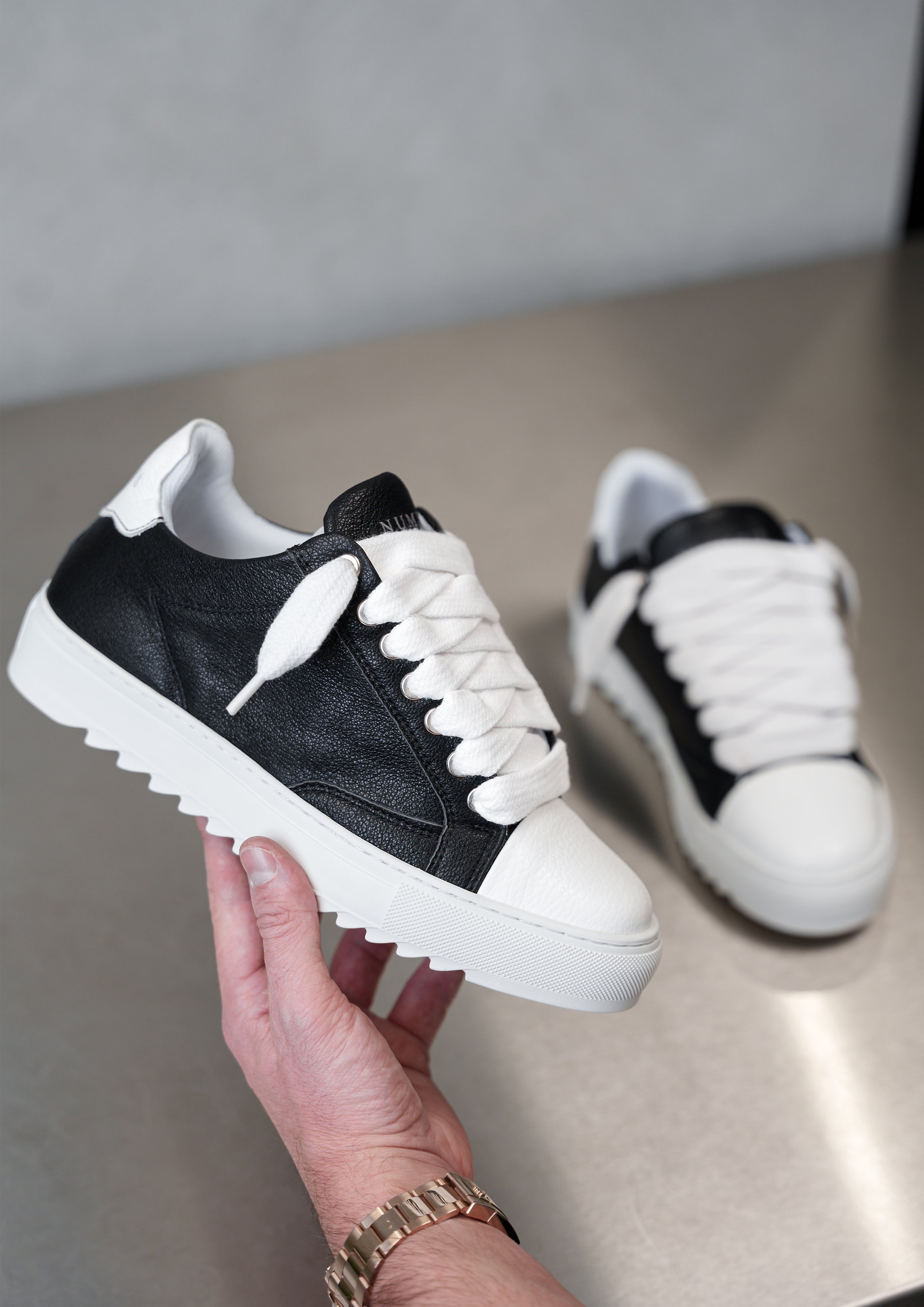Atelier - Acrylic Black Leather